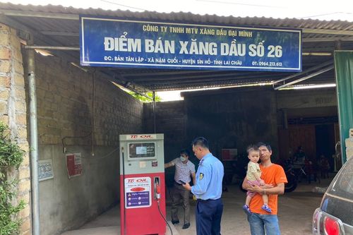 Một doanh nghiệp bị phạt gần 64 triệu đồng vì bán xăng gây chết máy