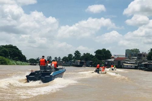 Nỗ lực kiềm chế buôn bán, vận chuyển hàng lậu qua biên giới An Giang