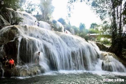 Chiêm ngưỡng vẻ đẹp đầy thơ mộng của thác Trăng ở Hòa Bình