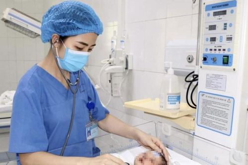 Nỗ lực giành lại sự sống cho bé gái bị bỏ rơi gần siêu thị Go! Bắc Giang