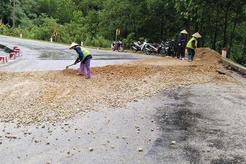 Mưa lớn, đề xuất cấm xe tải trọng lớn vì QL16 bị lún gần 50m
