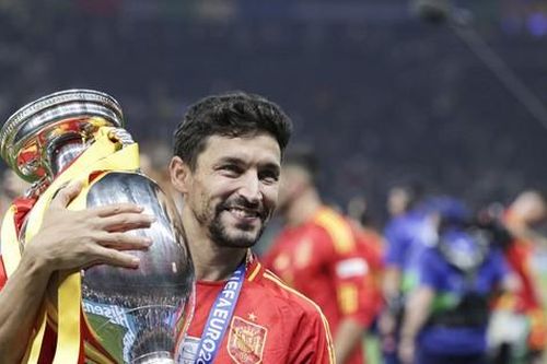 Jesus Navas vượt mặt một loạt huyền thoại, lập kỷ lục khó tin cùng tuyển Tây Ban Nha