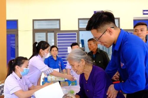 Bữa cơm nghĩa tình tri ân cựu thanh niên xung phong