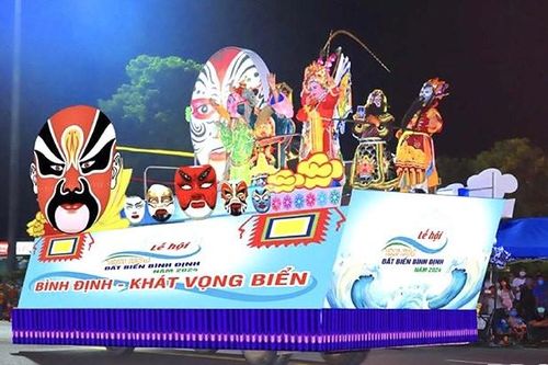 Ấn tượng lễ hội đường phố 'Bình Định chào hè'