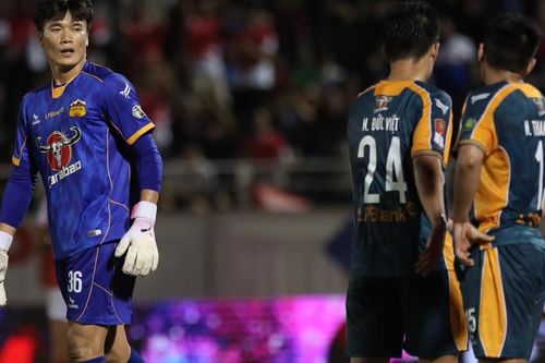 Chuyển nhượng V-League: CAHN chia tay Bùi Tiến Dũng