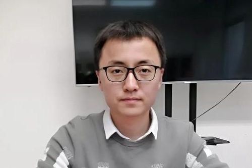 Tốt nghiệp tiến sĩ tuổi 24, chàng trai được bổ nhiệm thành phó giáo sư