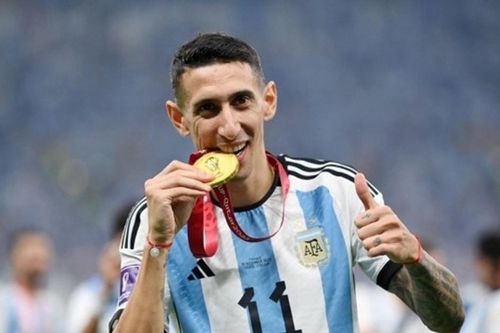 Đội mới lên hạng V-League gia hạn 2 năm với HLV trưởng; Di Maria khóc khi nhận quà tạm biệt đội tuyển Argentina từ Messi