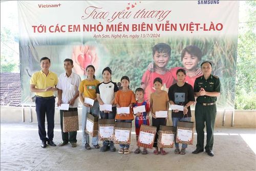 Báo điện tử VietnamPlus tổ chức nhiều hoạt động thiện nguyện tại Nghệ An