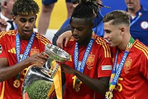 Tây Ban Nha thống trị EURO 2024 với chiến thắng 2-1 trước Anh