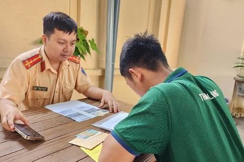 Bà Rịa - Vũng Tàu: Lập biên bản tài xế xe tải đi lấn làn gây nguy hiểm