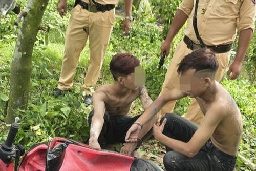 Cảnh sát giao thông vây bắt 3 đối tượng dùng dao chém người cướp tài sản