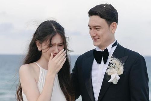 Hành động gây chú ý của em gái trong đám cưới thủ môn Đặng Văn Lâm