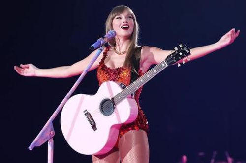 Taylor Swift xúc động khi quay lại Ý biểu diễn sau hơn chục năm