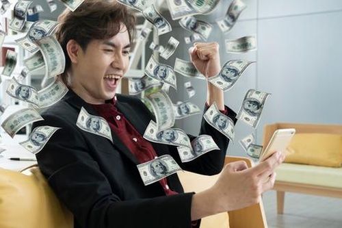 Có nên 'tuýt còi' nghệ sĩ khoe của trên mạng xã hội?