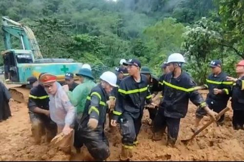 Hội LHPN tỉnh Cao Bằng thăm hỏi, động viên gia đình 4 nạn nhân trong vụ sạt lở tại Hà Giang
