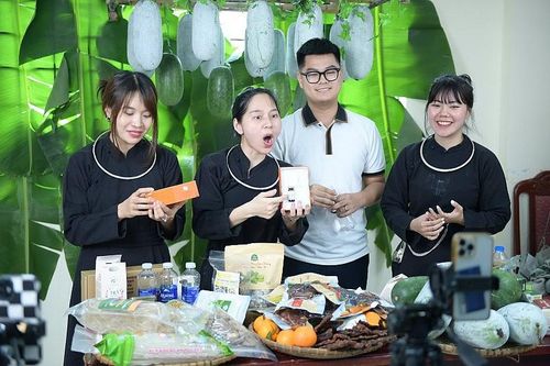 'Bùng nổ' ngành công nghiệp livestream bán hàng: Doanh nghiệp có dễ tiếp cận?