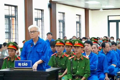 Các bị cáo biết việc mình làm là sai, nhưng không dám từ chối