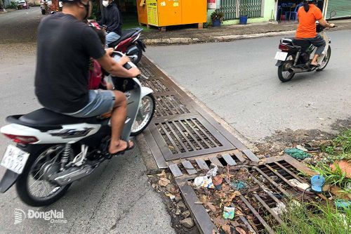 Sửa nắp mương thoát nước bị hỏng