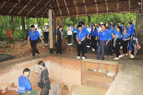 Tiếp thêm động lực cho những 'hạt giống đỏ'