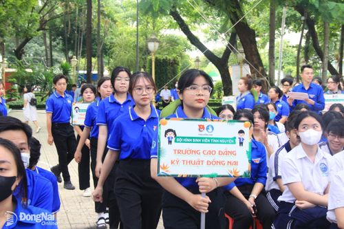 15 đội hình tình nguyện ra quân trong đợt cao điểm chiến dịch tình nguyện Mùa hè xanh