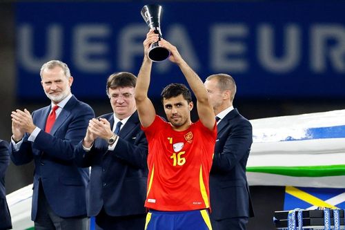 Ai giành cú đúp Champions League và Euro cùng một mùa giải?
