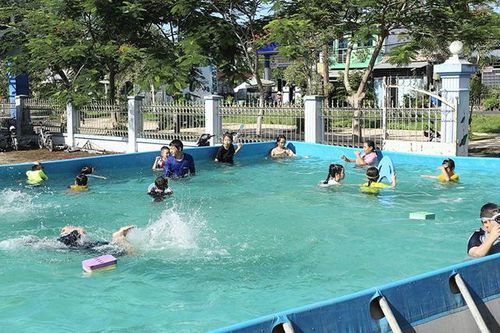 Phổ cập bơi bảo vệ an toàn cho trẻ em trong dịp hè
