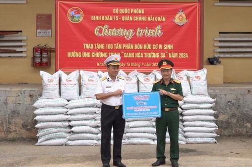 Vùng 4 Hải Quân tiếp nhận hỗ trợ thực hiện chương trình 'Xanh hóa Trường Sa'