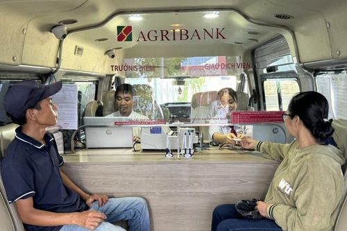 Agribank: Đưa dịch vụ ngân hàng về vùng sâu, vùng xa bằng xe giao dịch lưu động