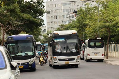 Khu vực trước cổng Bệnh viện Quân y 87: Xe khách gây ách tắc giao thông
