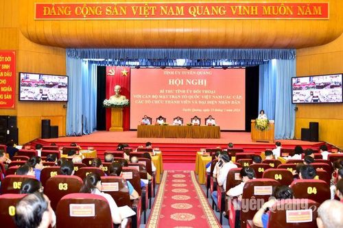 Đồng chí Bí thư Tỉnh ủy đối thoại với cán bộ MTTQ các cấp, các tổ chức thành viên và đại diện Nhân dân