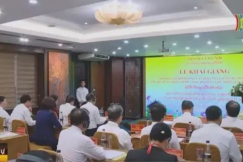 Bồi dưỡng nâng cao chất lượng cán bộ thủ đô Viêng Chăn