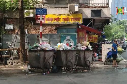 Xe tập kết rác gây ô nhiễm môi trường