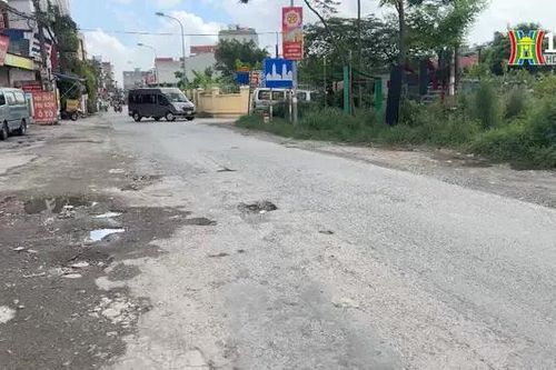 Đường mới cải tạo đã xuống cấp