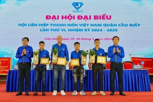 Chủ tịch nước tặng Huân chương Dũng cảm cho 4 cá nhân cứu người trong vụ cháy nhà trọ ở Trung Kính