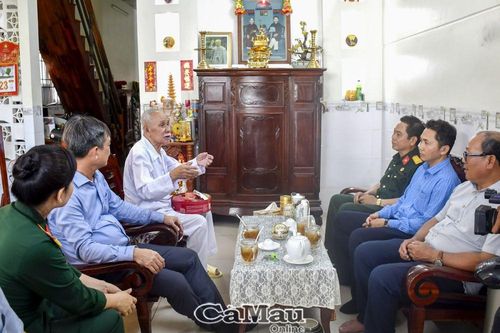 Tấm lòng Cà Mau đối với Điện Biên anh hùng