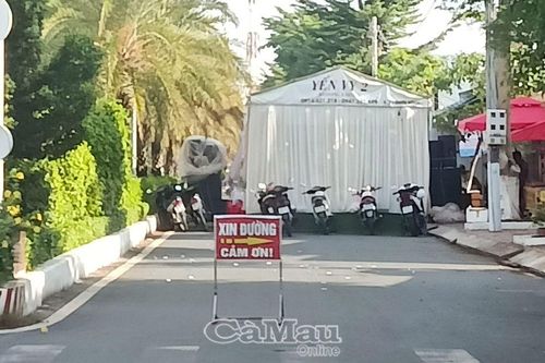 Cần răn đe hành vi dựng rạp lấn chiếm lòng đường