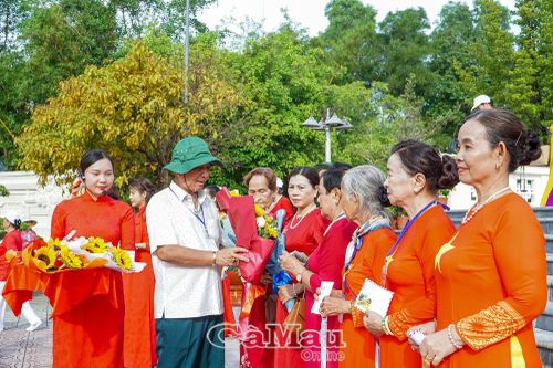'Góp lửa' thắp niềm tự hào quê hương