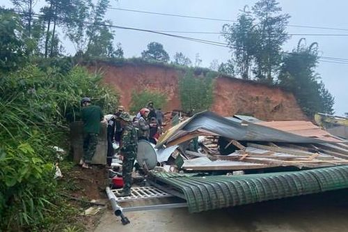 Lâm Đồng: Mưa lớn, sạt lở đất khiến 1 nữ giáo viên tử vong