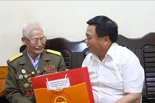 Mãi biết ơn sự hy sinh của các thương bệnh binh, Anh hùng liệt sĩ