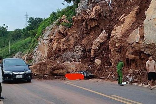 Sơn La: Đâm vào tảng đá sạt lở trong đêm, tài xế tử vong tại chỗ