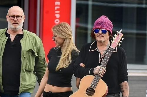 Johnny Depp hẹn hò người mẫu kém 33 tuổi