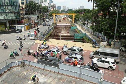 Giao thông thuận lợi đoạn rào chắn thi công dốc hạ ngầm đường sắt đô thị