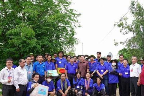 Trường ĐH Bách khoa (ĐHQG TP. HCM) thăm và động viên chiến sĩ 'Mùa Hè Xanh' tại Đồng Tháp