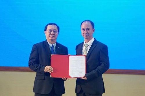 Chính thức trao quyết định bổ nhiệm cho 2 Phó Giám đốc ĐHQG TP. HCM
