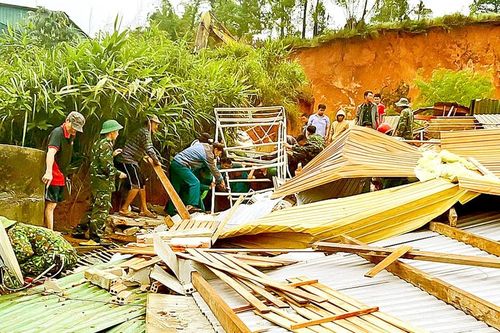 Cả nước ứng phó áp thấp nhiệt đới, sạt lở