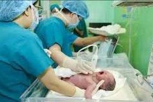 Thêm một trẻ được thông tim trong bào thai chào đời