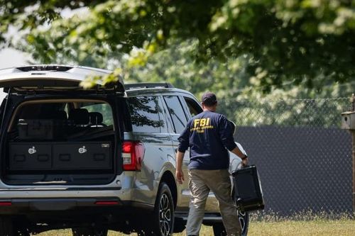 FBI truy cập vào điện thoại của kẻ bắn ông Trump để tìm động cơ ám sát