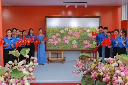 Độc đáo bức tranh 'Liên hoa tịnh cảnh' của Nguyễn Thị Kim Đức
