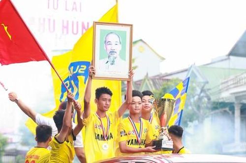 U13 SLNA được trao thưởng gần nửa tỷ đồng cho chức vô địch toàn quốc