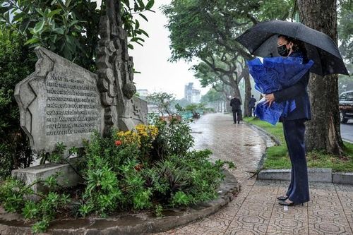 Hà Nội dự kiến tu bổ, tôn tạo bức phù điêu 'Bắt sống phi công Mỹ'